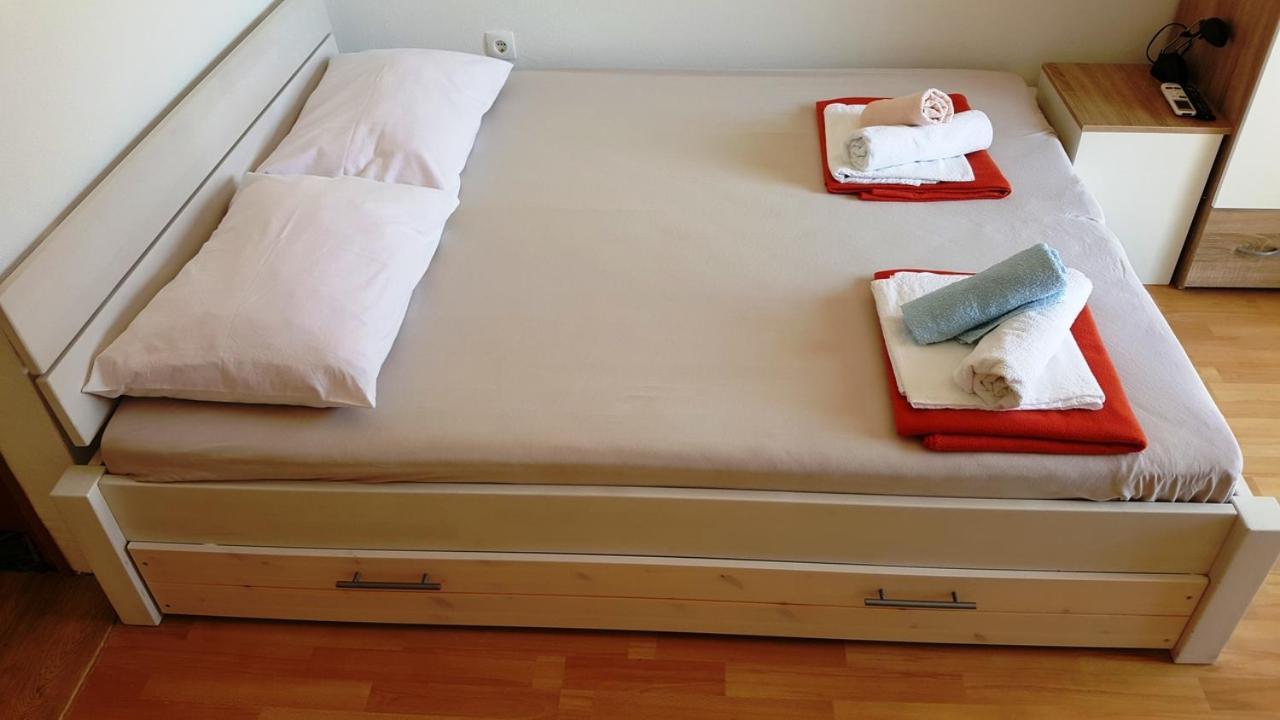 Apartments Adriatic 3 Selce Rum bild